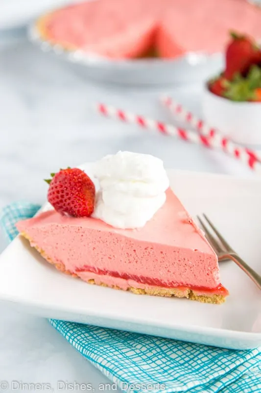 Strawberry pie with jello - super easy no bake dessert for summer