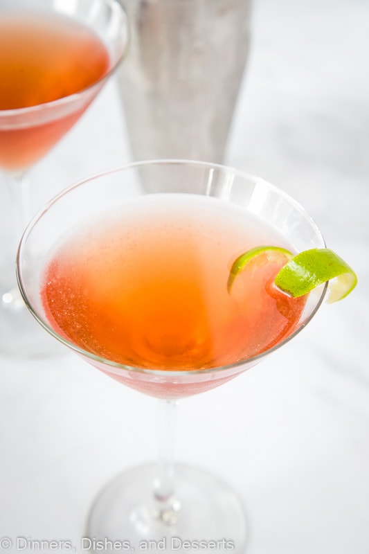 Cosmopolitan cocktail recipe - refreshing, crisp, and delicious