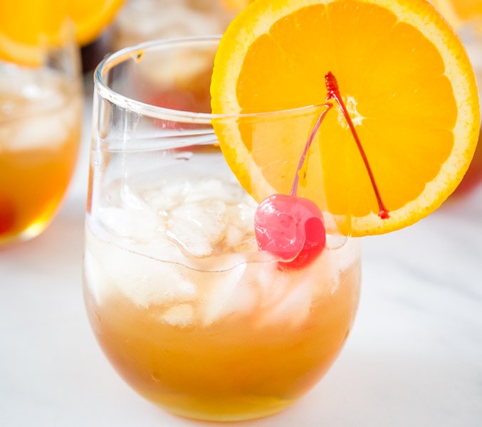 Amaretto Sour Recipe - a classic cocktail that is so easy to make an absolutely delicious! With just 4 ingredients it is so simple to make, it will become your go-to cocktail!  