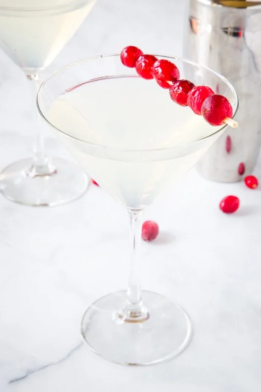 The perfect cocktail for your holiday party is this super easy winter white cosmo