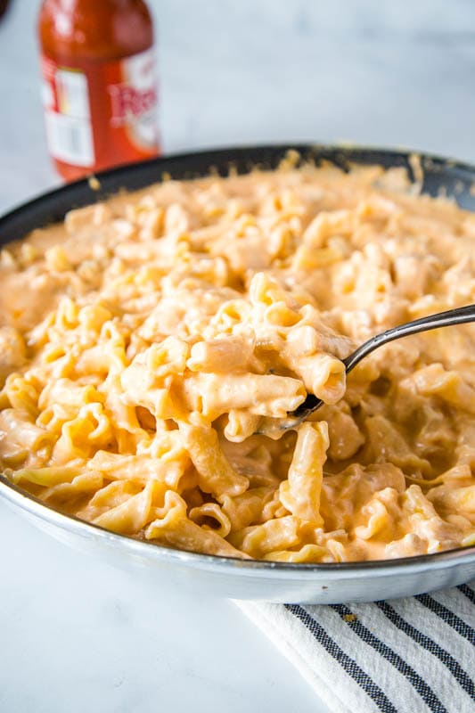 Easy stovetop pasta that has all the flavors of your favorite buffalo chicken wings