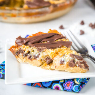 Samoa Cookie Pie - The classic Girl Scout Samoa Cookies in the form of a pie! Butter cookie crust topped with chocolate, caramel and toasted coconut.