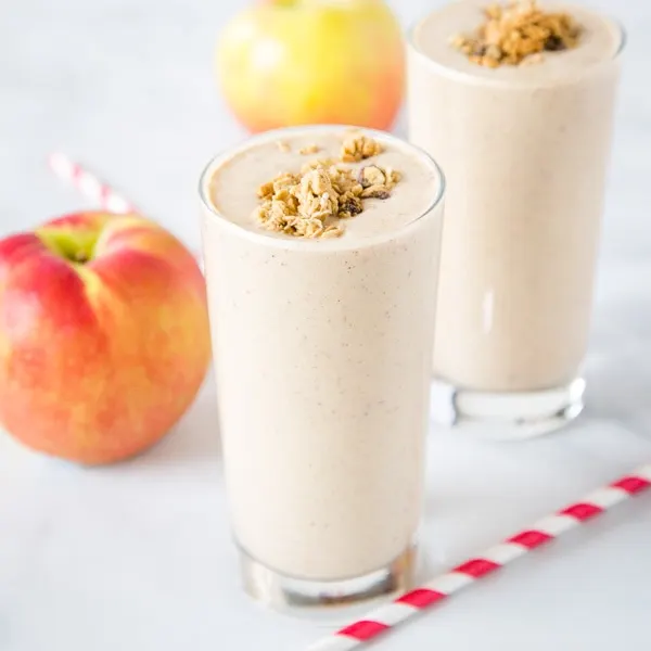 Apple Smoothie - Get all the taste of fall in this apple smoothie! Apples and cinnamon come together in this filling and delicious drink.