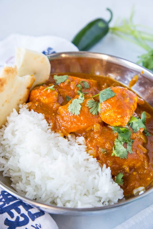 vindaloo with chicken in bowl with white rice