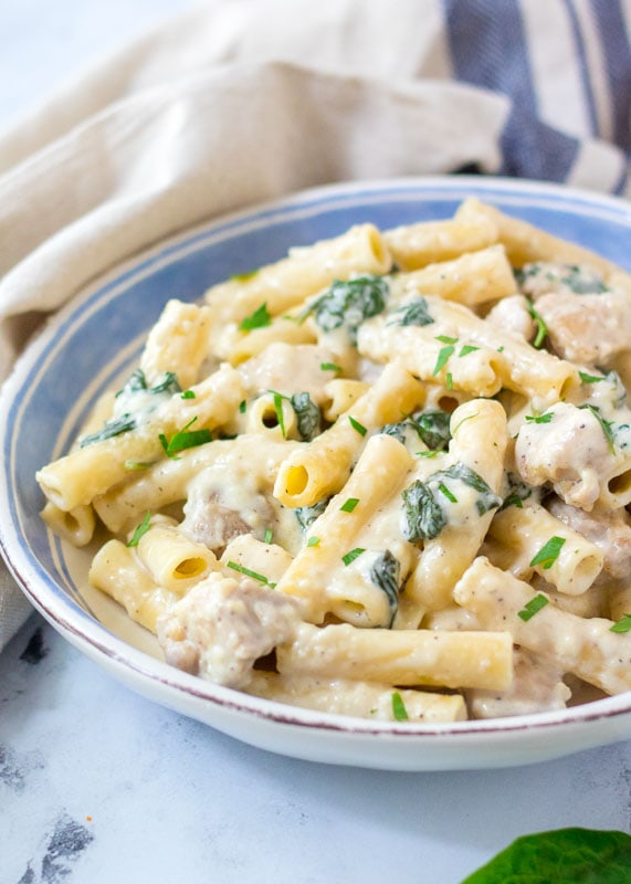 chicken alfredo with spinach in a bowl