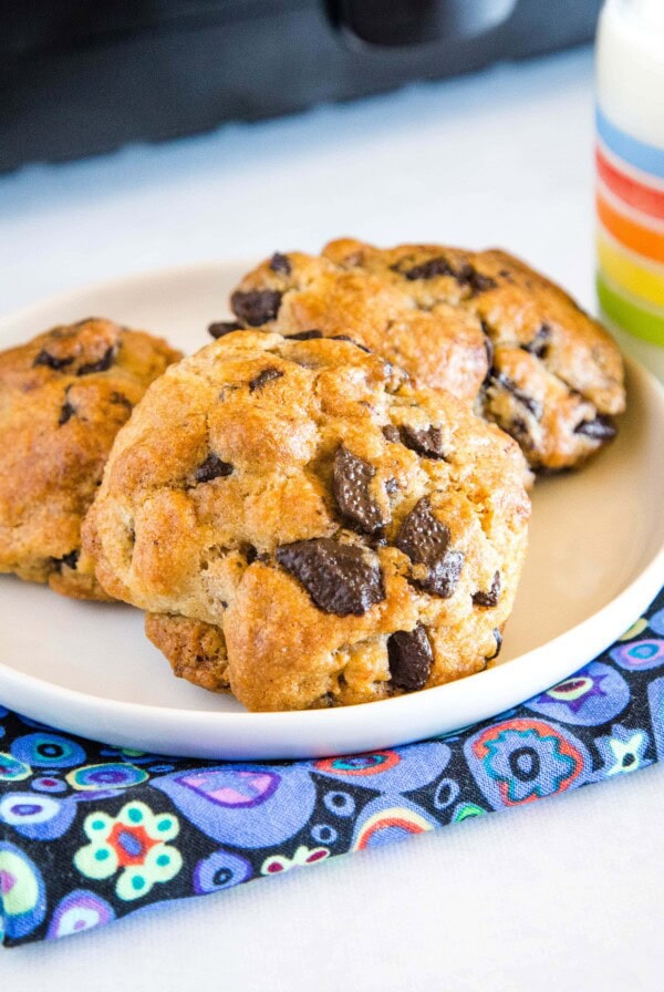 cropped in pic of air fryer cookies