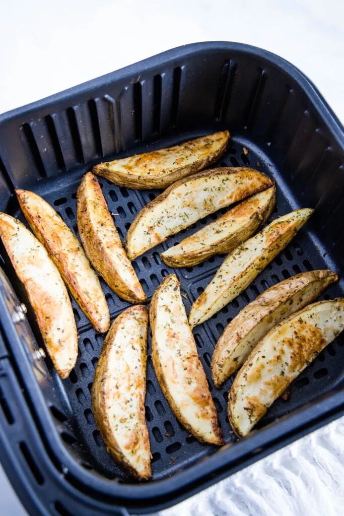 cooked potato wedges in the air fryer