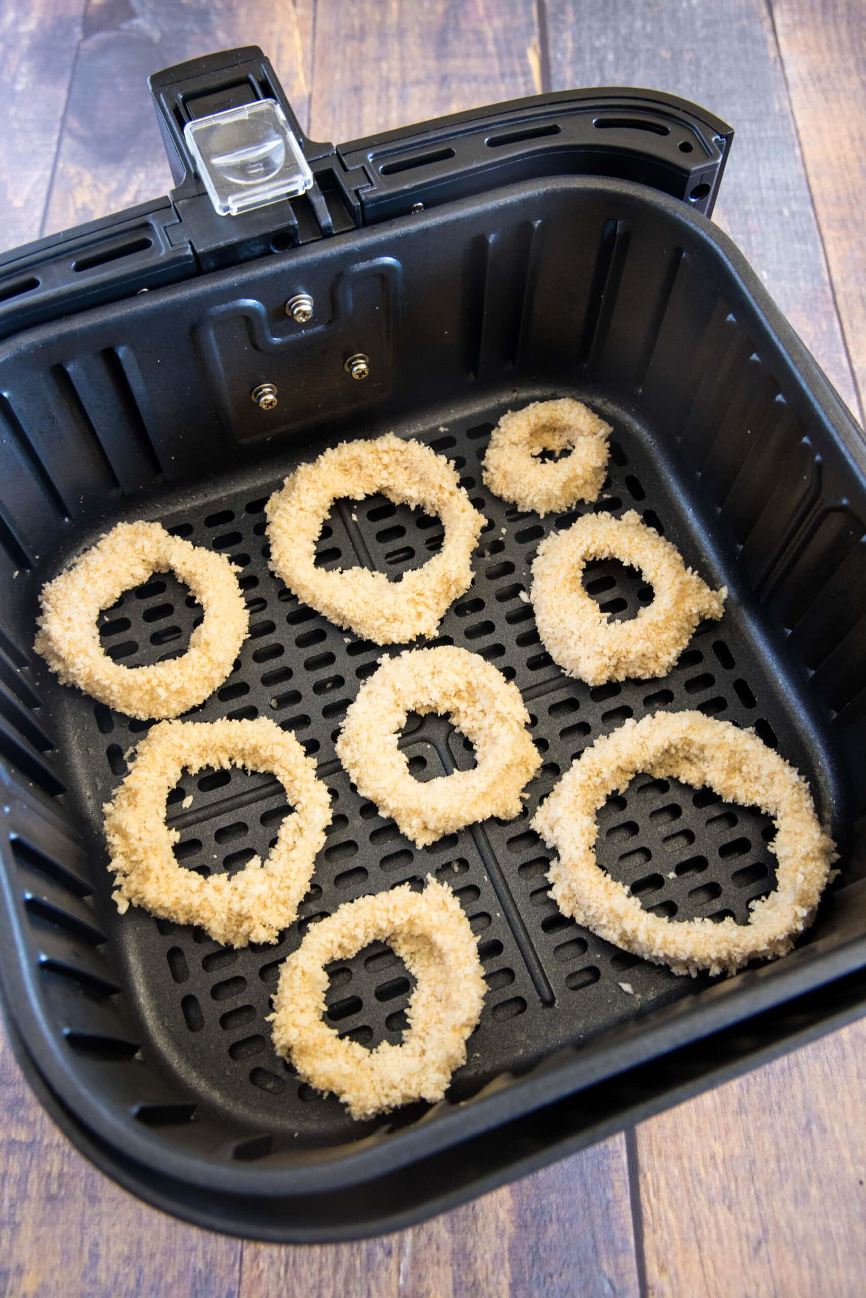 onion rings in air fryer basket