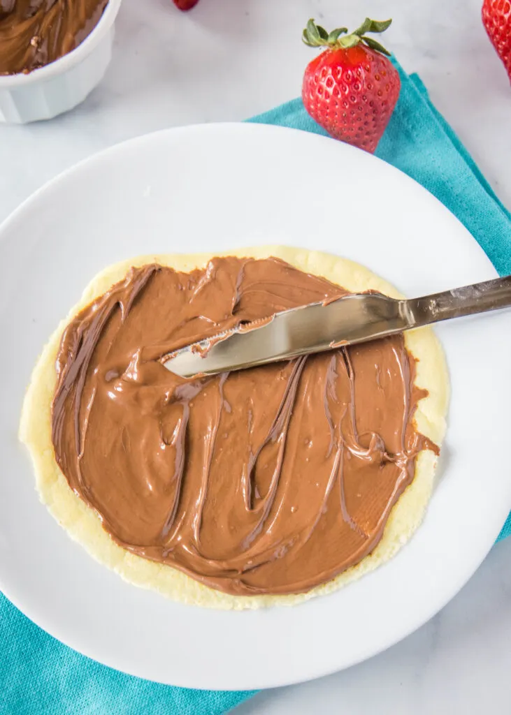 filling a crepe with nutella