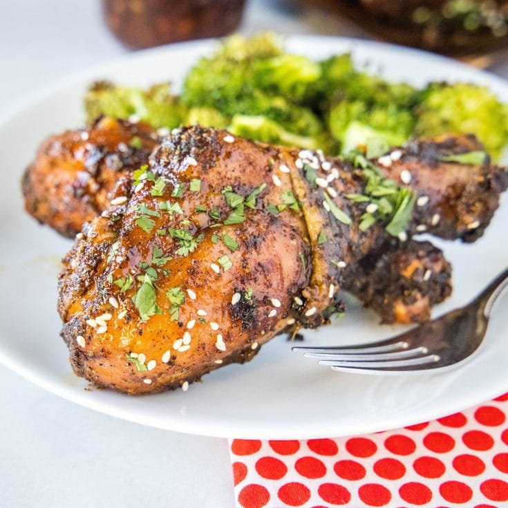 close up chicken leg on a plate