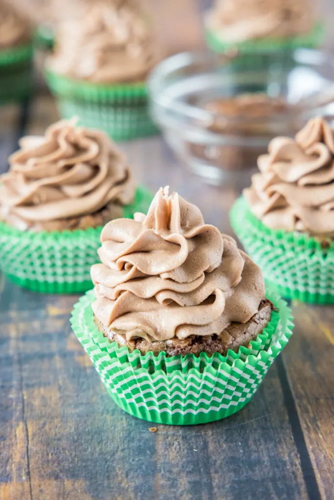 chocolate cupcakes with nutella frosting