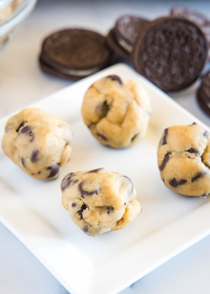 balls of cookie dough on a plate oreo stuffed chocolate chip cookies - Oreo Stuffed Cookies 731x1024 - Oreo Stuffed Chocolate Chip Cookies