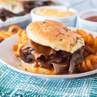 close up roast beef and cheddar sandwich