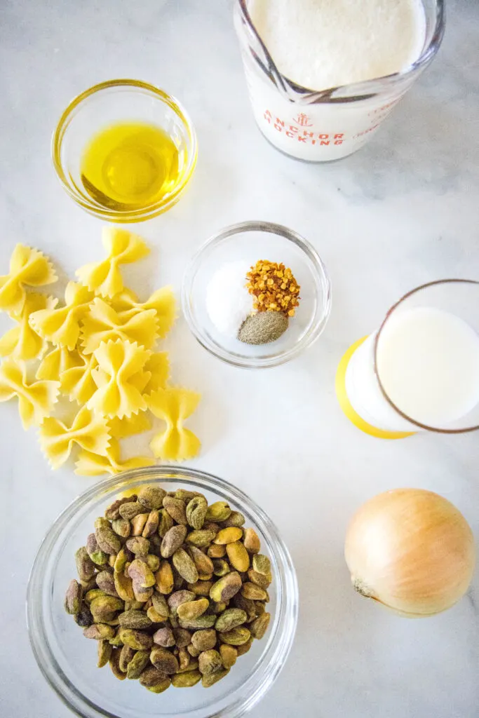 ingredients to make pistachio cream pasta