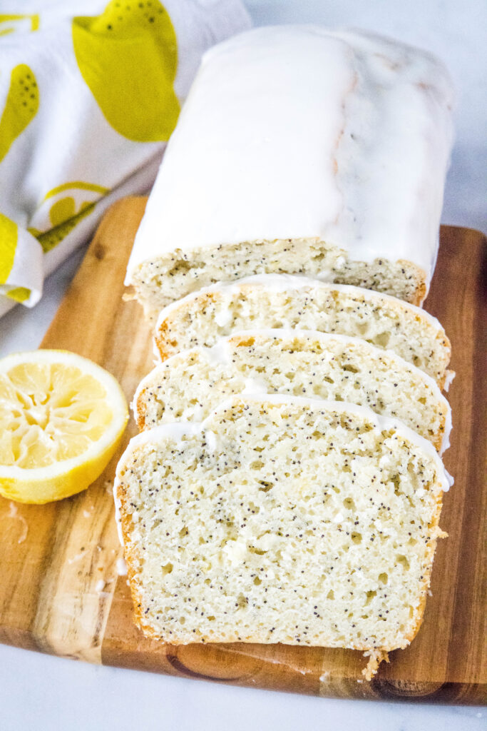 Looking down on sliced ​​lemon and poppy seed bread