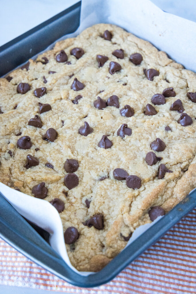 baked peanut butter chocolate chip bars