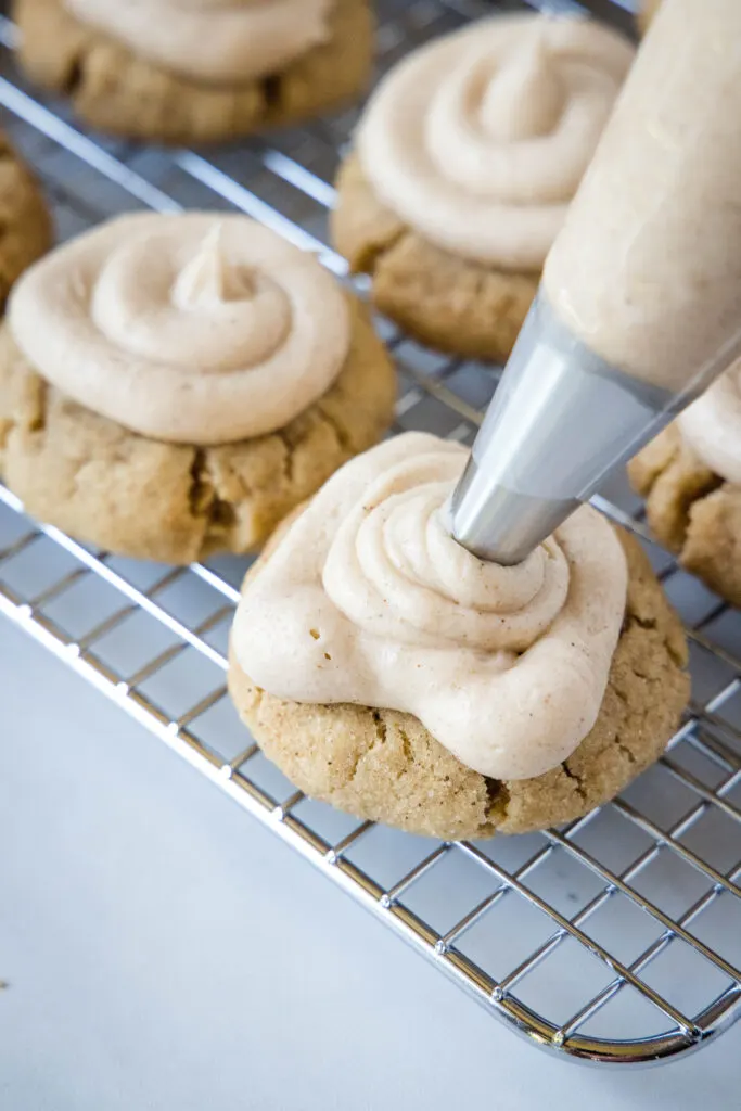 frosting churro cookies