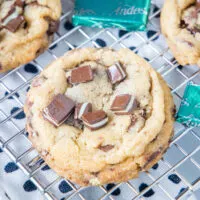 close up mint chocolate chip cookies