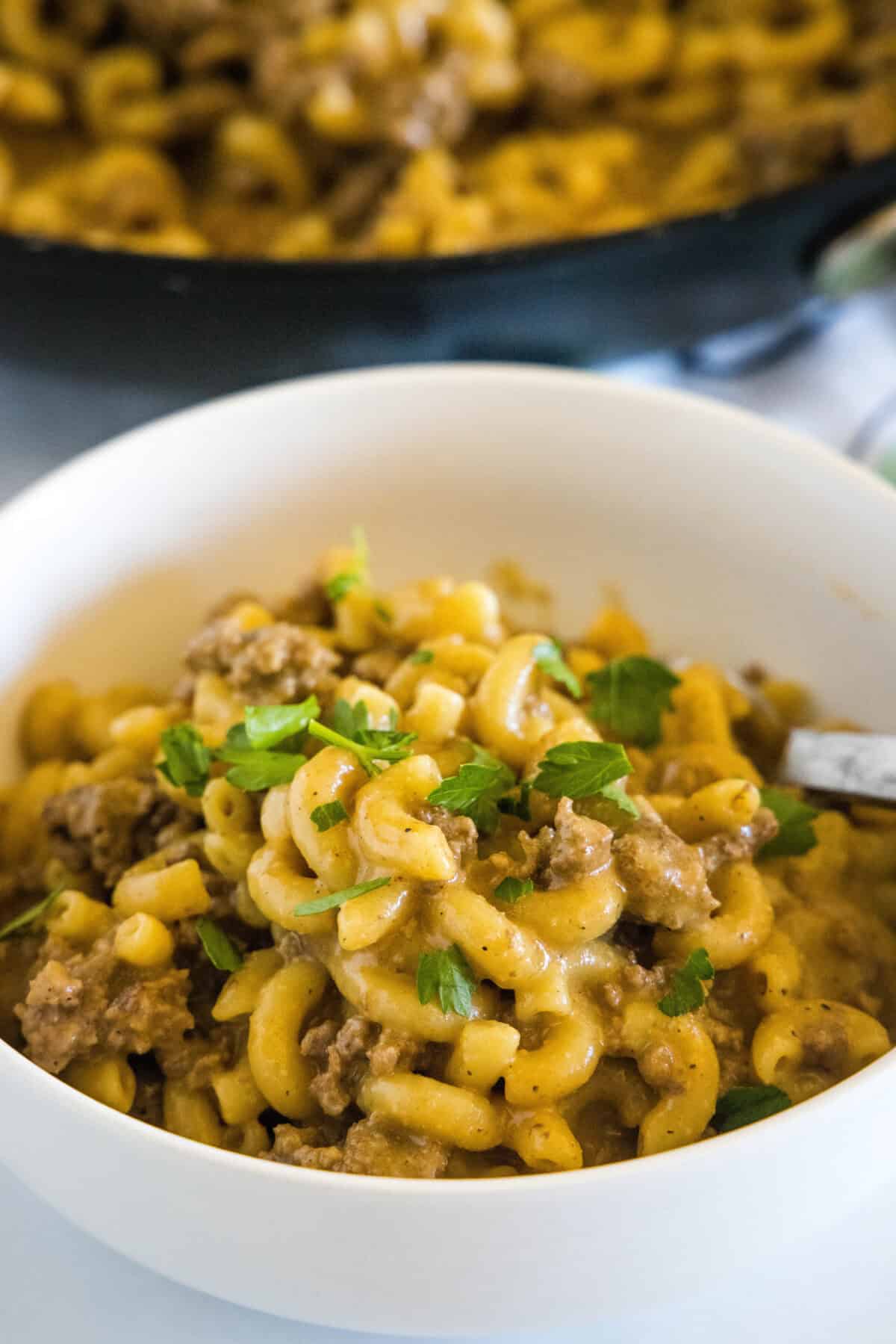 hamburger helper cheeseburger macaroni in a bowl