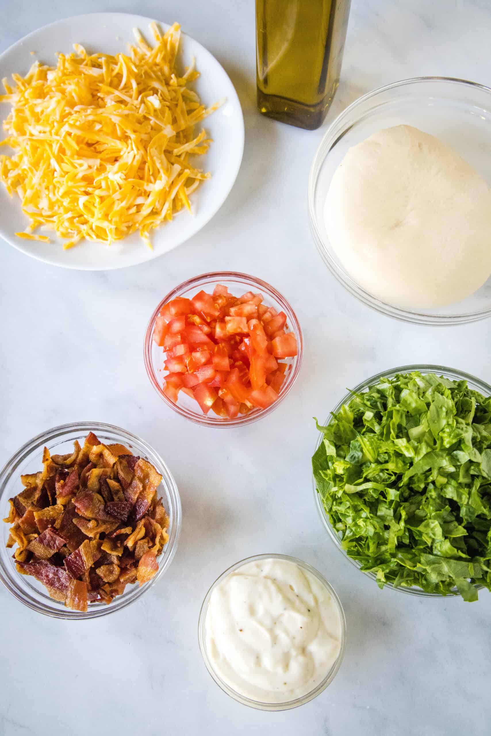 This BLT pizza recipe reimagines a classic bacon, lettuce, and tomato sandwich into a delicious, cheesy, and flavor-packed homemade pizza! BLT pizza toppings and ingredients.