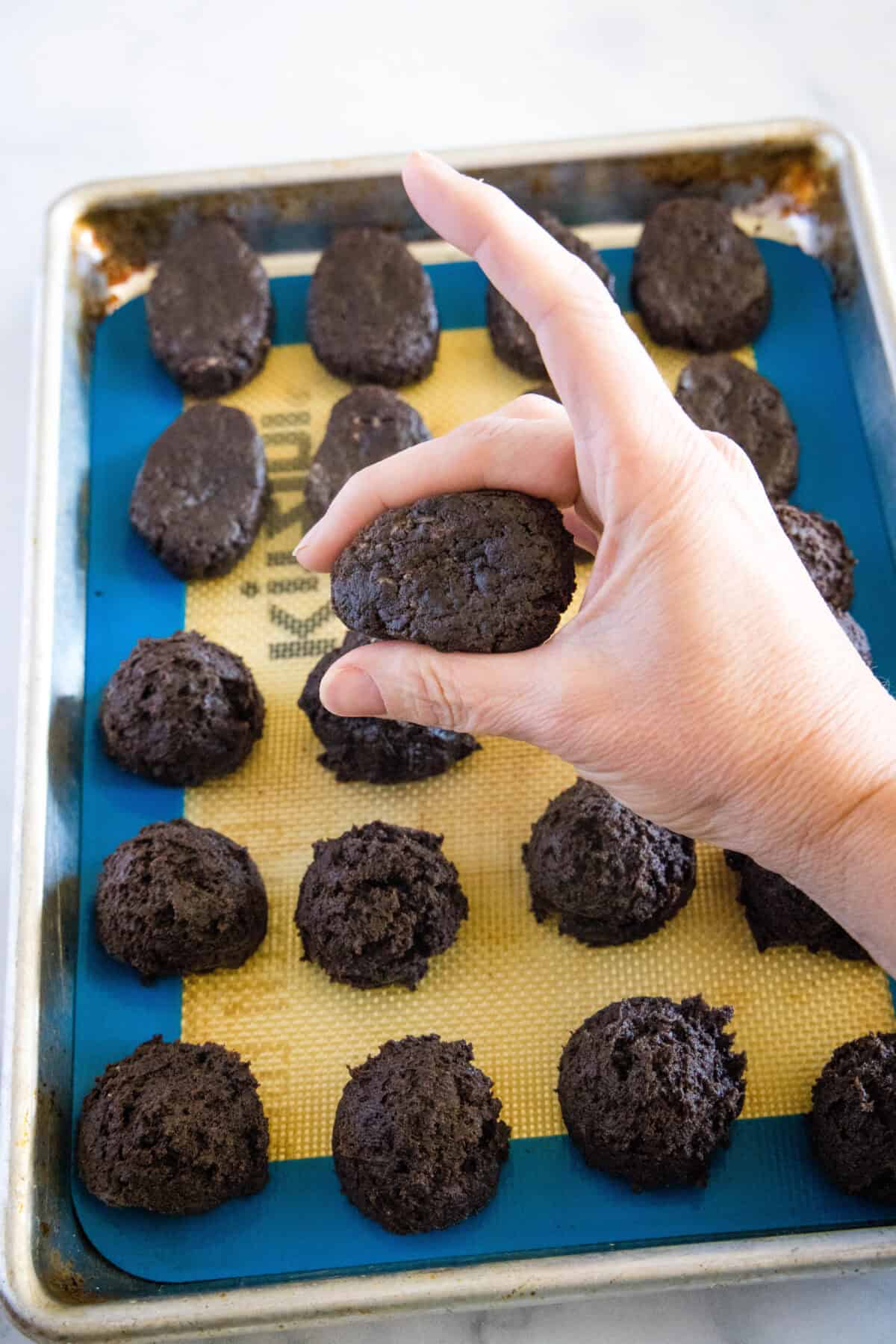 shaping oreo balls into egg shape