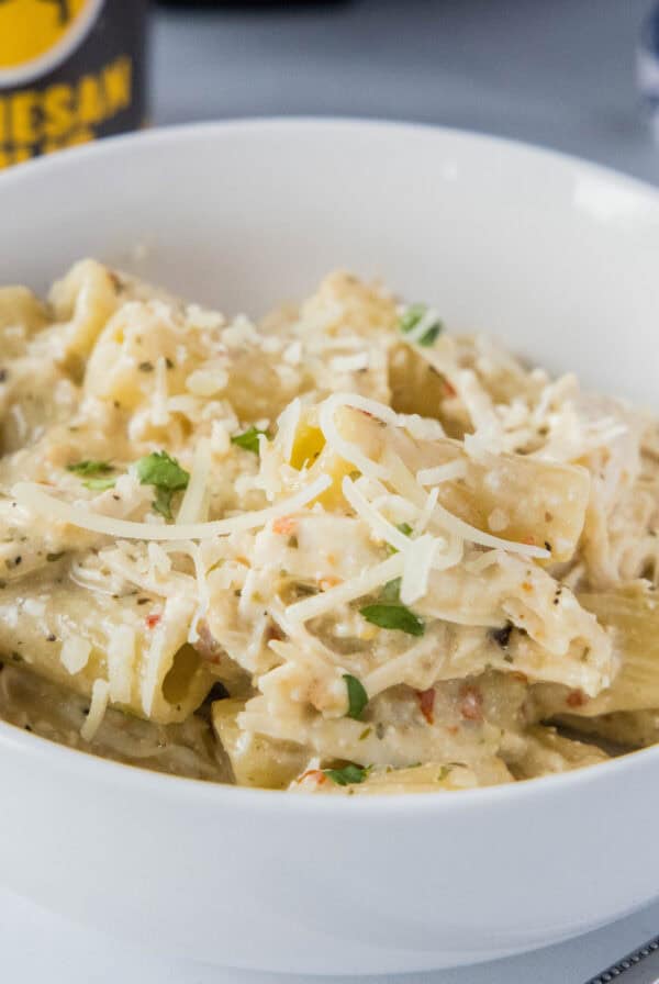 close up garlic parmesan chicken pasta in a bowl