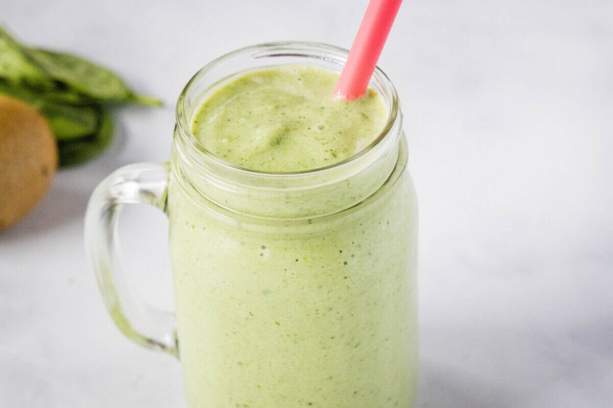 Kiwi Smoothie is a refreshing, easy smoothie made with fresh kiwi and simple ingredients for a creamy, naturally sweet and tangy flavor. Perfect for breakfast or a healthy snack.