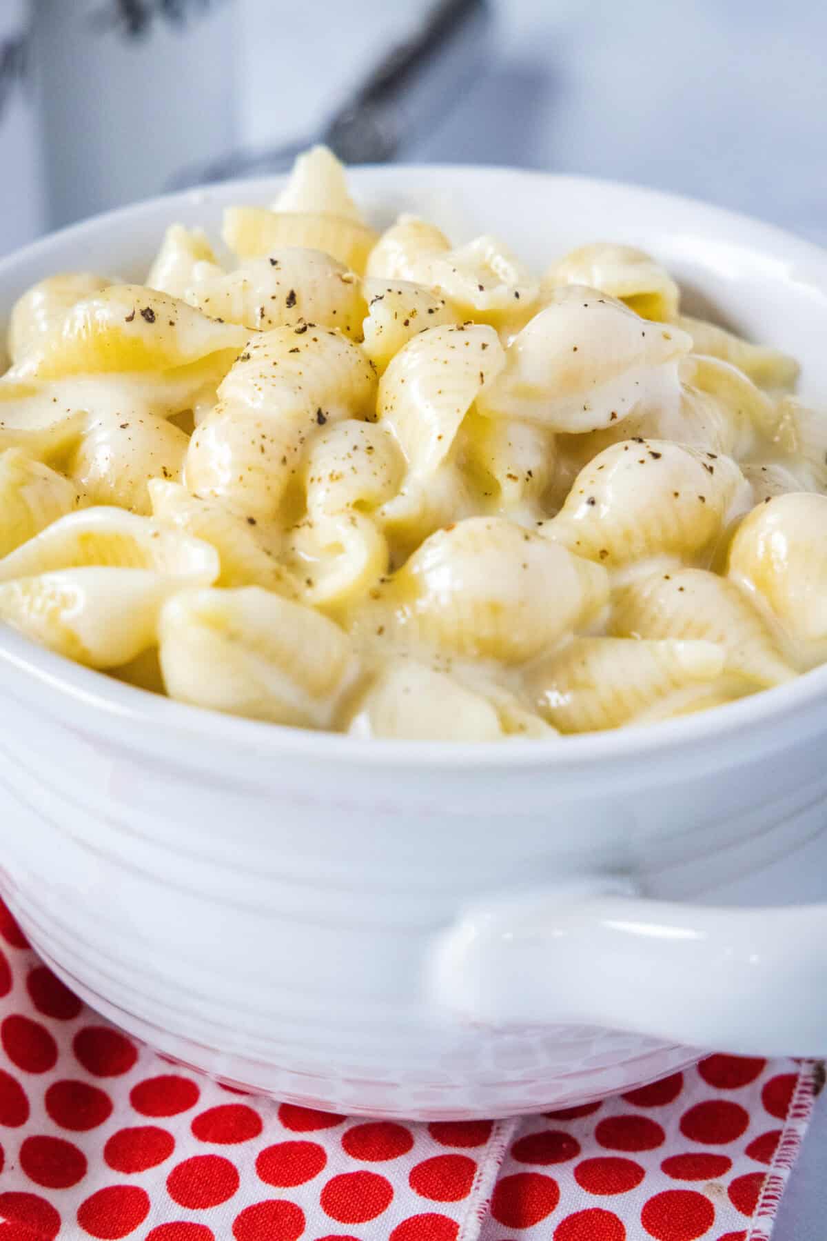 shells and cheese in a bowl