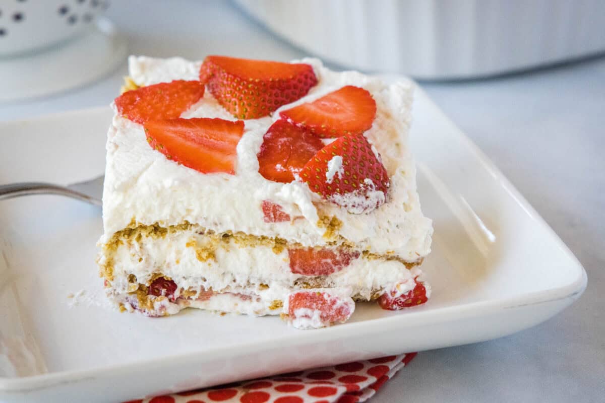 This strawberry icebox cake is a classic no-bake dessert made with layers of graham crackers, fresh strawberries, and homemade whipped cream. Ready in 20 minutes with no oven required!
