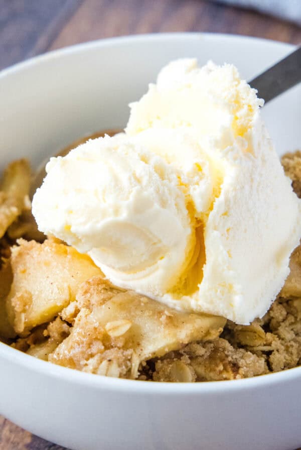 close up apple crisp with ice cream in a bowl