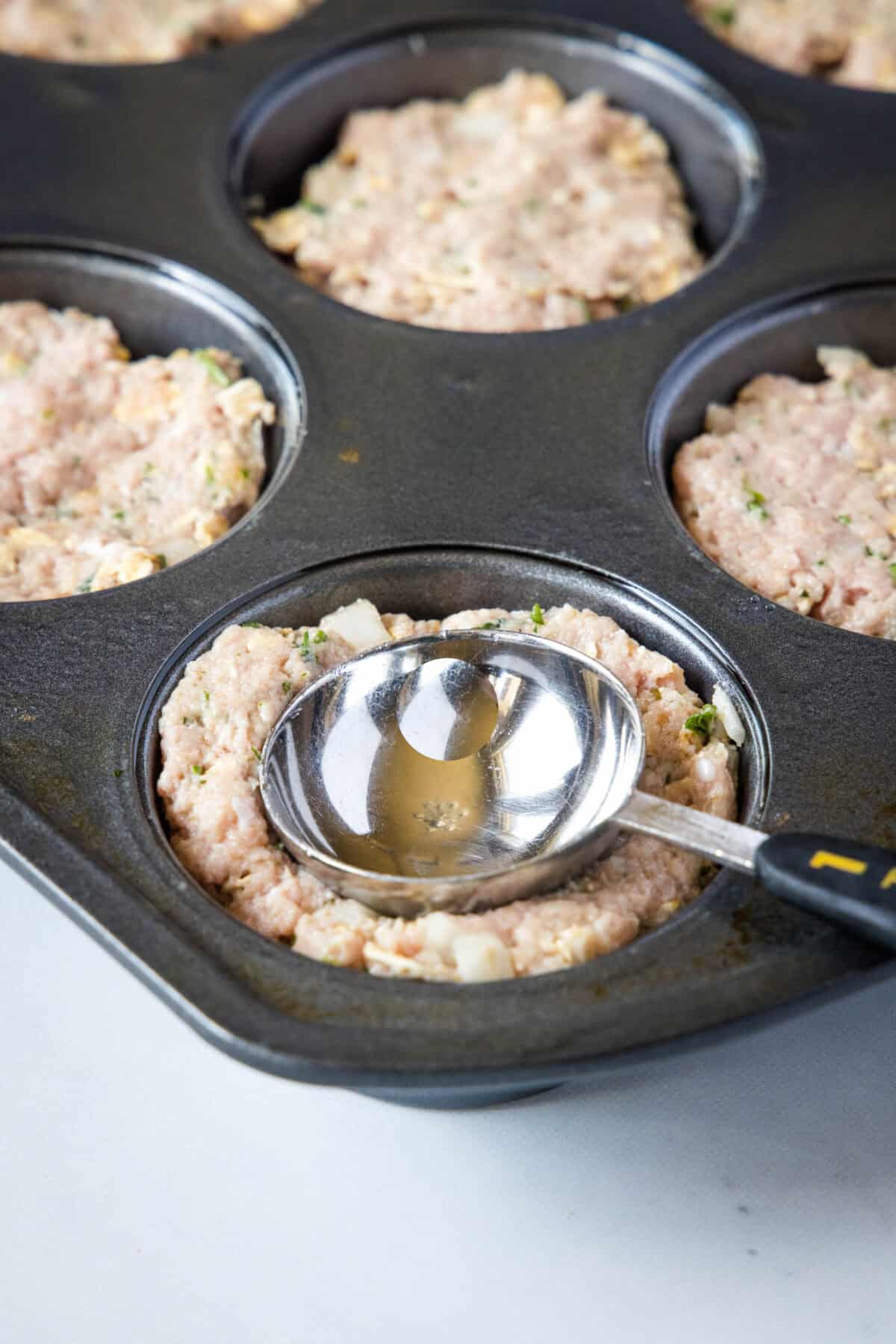 putting indentation into meatloaf cups